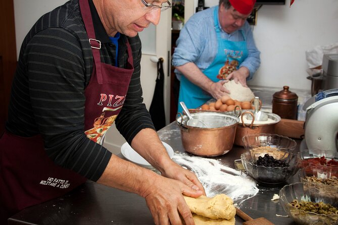 Traditional Neapolitan cooking class - Wine, limoncello, and the rhythm of a long dinner