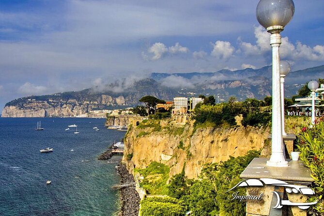 Transfer from Sorrento to Naples ( Naples to Sorrento too) - Your pickup works like it should: sign, van, and punctual help