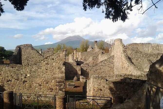 Transfer Naples airport/station to Sorrento with stop in Pompeii - Naples to Sorrento with a Pompeii stop: what you’re really buying