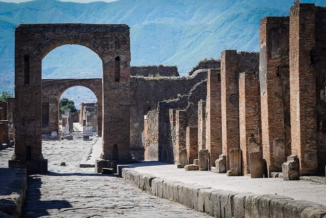Transfer Naples airport/station to Sorrento with stop in Pompeii - Getting to Sorrento smoothly: why this transfer feels different