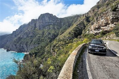 Trasferimento privato da Napoli ad Amalfi o Positano o viceversa - The Drive: Coast Views, Smooth Guidance, and Fewer Headaches