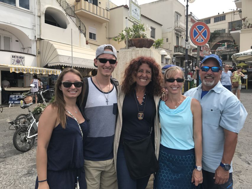 Unforgettable tour of Capri with special convertible coach - Cable Car + Taxi + Walking: How the Day Flows