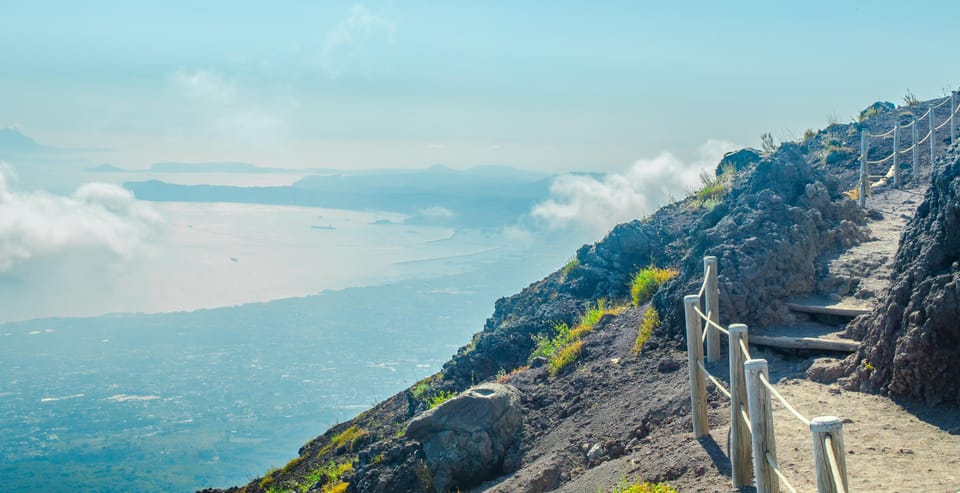 Vesuvio Skip The Line Ticket With Digital Audioguide - Crater rim and fumaroles: the payoff viewpoint sequence