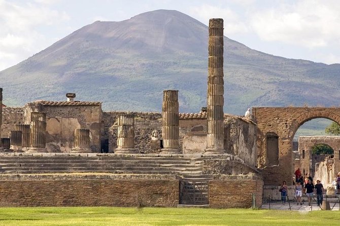 Wine Tour + Pompeii - The Benefit of a Guide at Pompeii (So You Don’t Just See Walls)